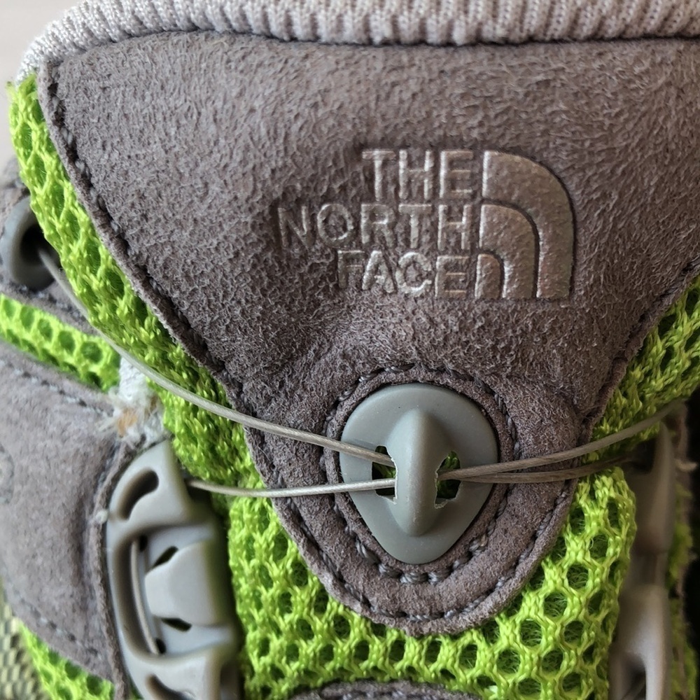 The north face women’s boa technology shoes white adjustable strap. - Picture 3 of 15